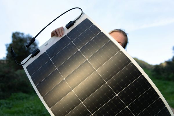 Quelle batterie pour panneau solaire 3000w : faites le calcul