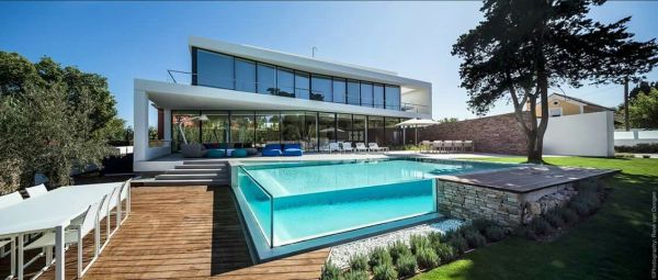 Sécurisez votre piscine : les avantages des garde-corps en verre