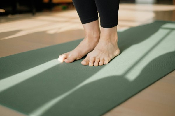 Comment nettoyer et désinfecter un tapis de yoga en caoutchouc naturel ?