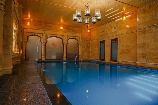 Comment créer un éclairage subaquatique spectaculaire pour sa piscine ?